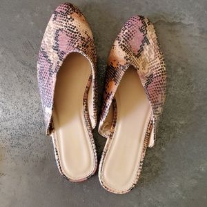 Snake print slip-on shoes